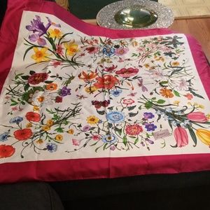 Authentic Gucci 100% Silk Scarf 🌸🐝🌸🦋🌸🐞